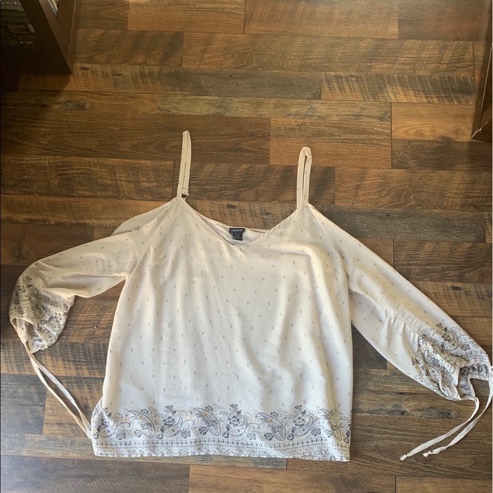Torrid paisley cold shoulder light weight 3X